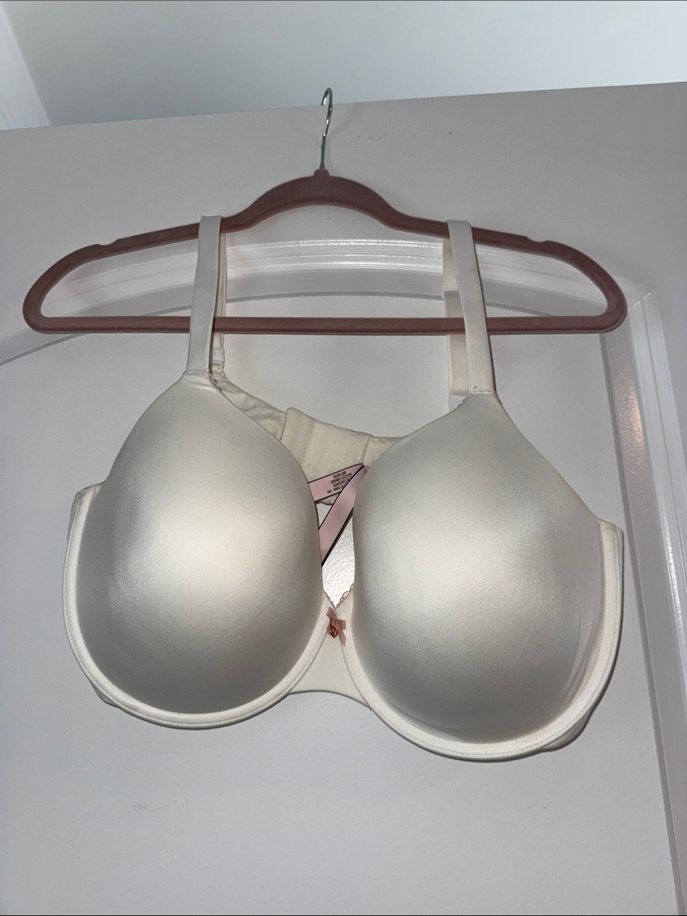 Victoria's Secret body by Victoria white bra